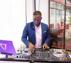 Ambiance Garantie avec DJ SEVEN aux Platines