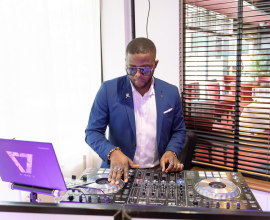 Ambiance Garantie avec DJ SEVEN aux Platines