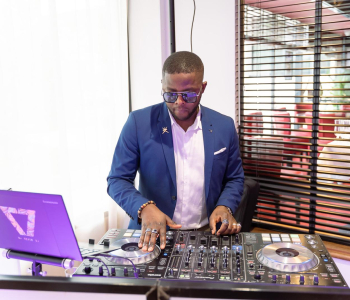 Ambiance Garantie avec DJ SEVEN aux Platines